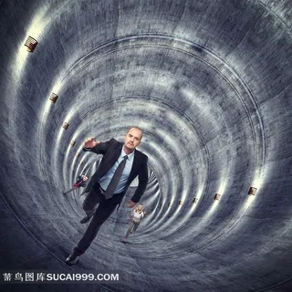 在隧道里跑的商务人士高清图片 在隧道里跑的商务人士高清图片