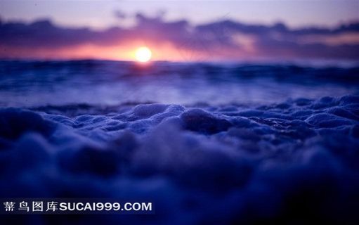 蓝色翻滚的云海