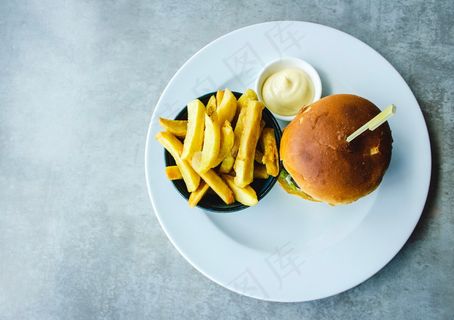 汉堡薯条单人套餐图片