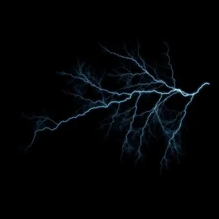 黑色天空闪电奇观