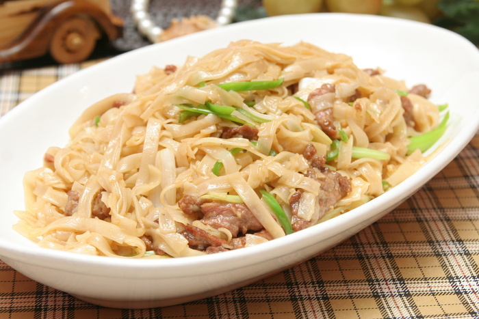 干炒牛河 12元