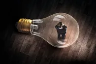 创意装灯泡与商务人士高清图片
