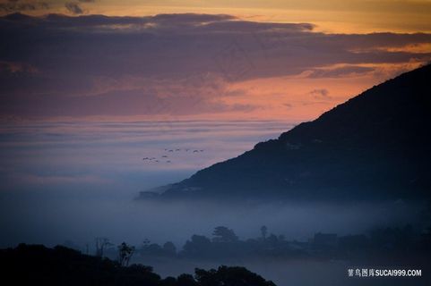 唯美意境夕阳云海中的山脉风景图片 唯美意境夕阳云海中的山脉风景图片