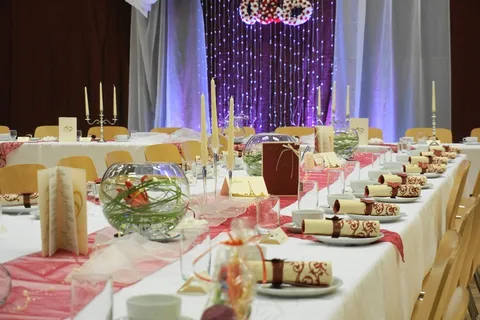 婚礼盛宴餐具摆放图片 婚礼盛宴餐具摆放图片