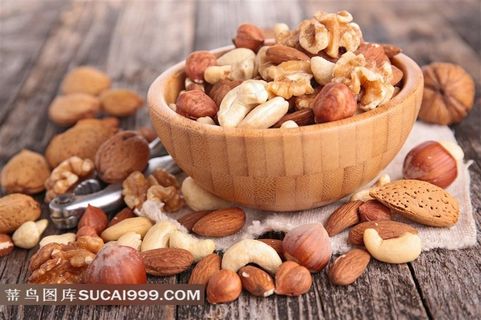 木碗里的坚果高清摄影图片
