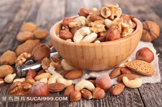 木碗里的坚果高清摄影图片