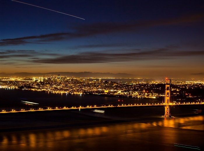 欧洲城市金色灯光高清摄影图