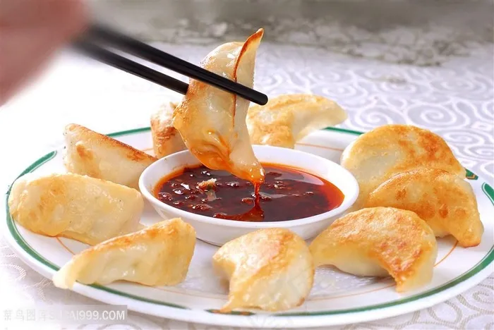 韭菜煎饺的美食图片