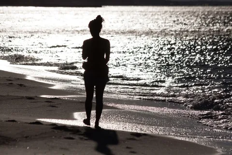 海滩人物剪影图片 海滩人物剪影图片