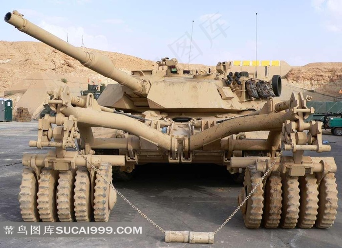 带扫雷犁的坦克