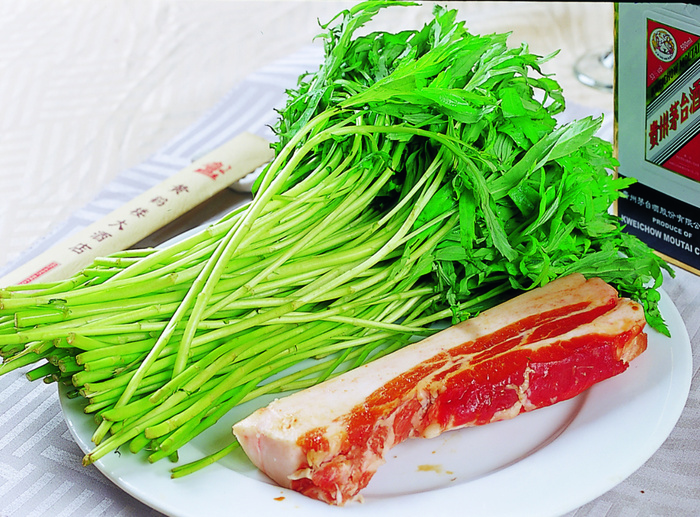  腊肉炒泥蒿