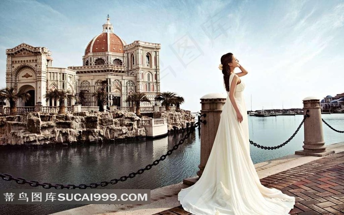 水边的婚纱美女写真素材