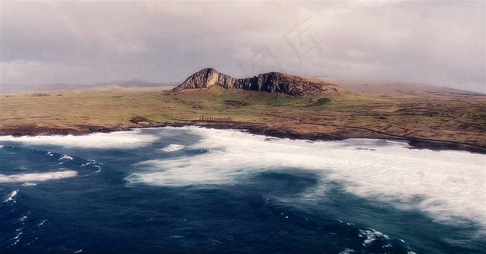被海水环绕的陆地