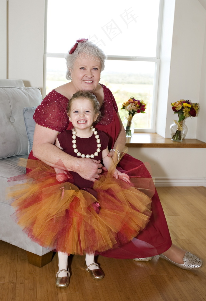 奶奶和孙女合影图片