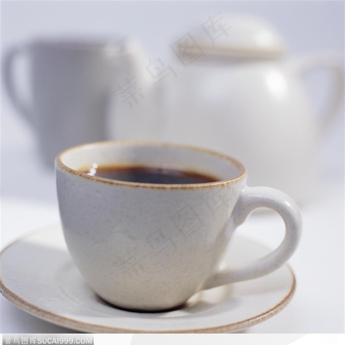 咖啡物语-白色桌面上的咖啡