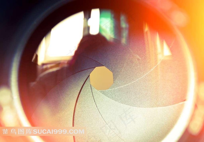 对焦中的镜头