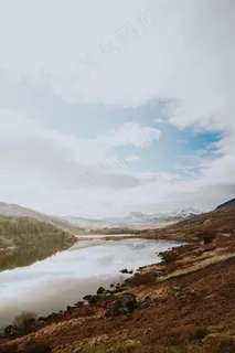晴空湖泊唯美风景图片 晴空湖泊唯美风景图片
