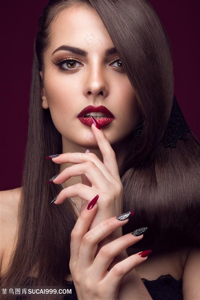 性感红唇美甲的美女美容图片