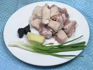 0711a-823瓦罐鹅肉