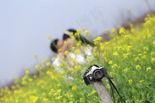 情侣意境接吻图片一对