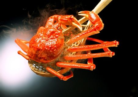 大勺子上的大闸蟹海鲜图片