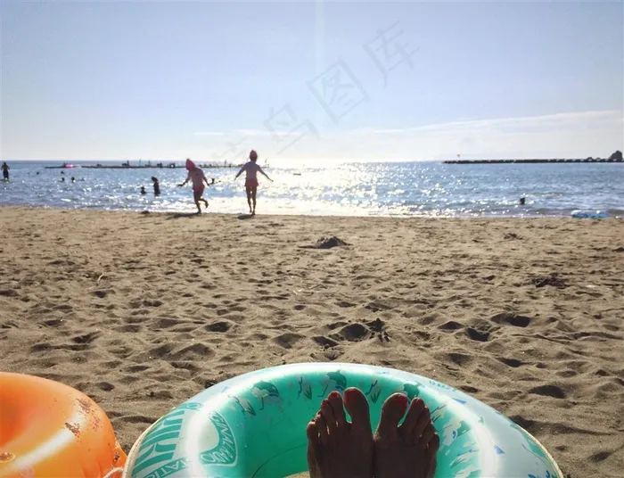 海边度假情侣