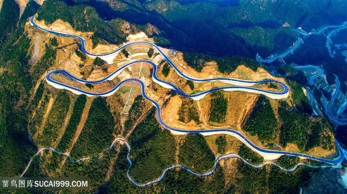 壮观的盘山公路航拍图摄影图片
