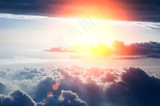 阳光下成片的云