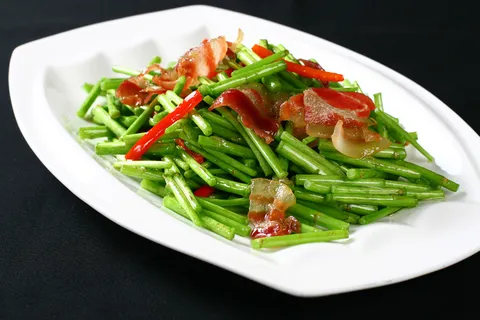 R01290芦蒿炒腊肉 (1)