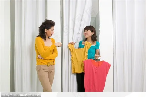 购物情境-镜前想象他人的建议