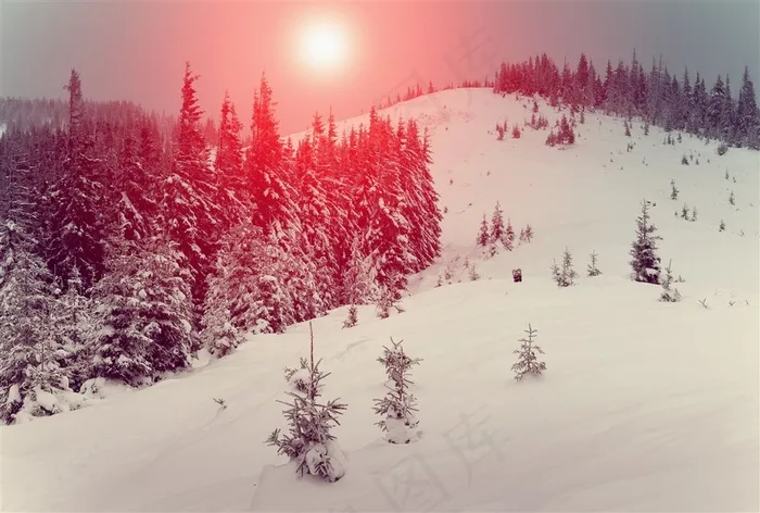 美丽的雪山景色素材