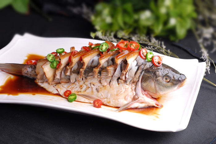美食卤汁蒸鱼