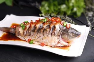 美食卤汁蒸鱼