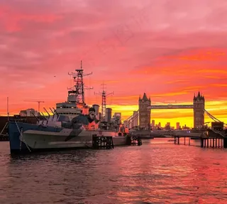 橘色唯美晚霞风景图