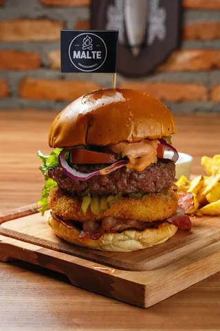 黄色美味汉堡摄影素材