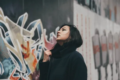 街头伤感少妇图片 街头伤感少妇图片