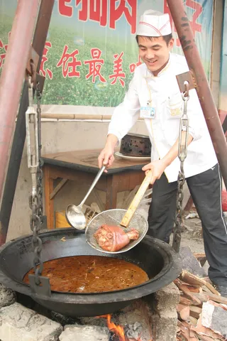 农家柴火大锅肘子