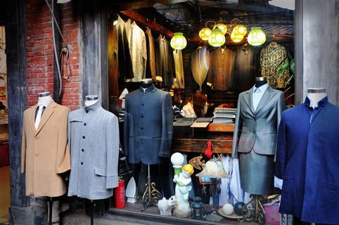 服装店橱窗展示