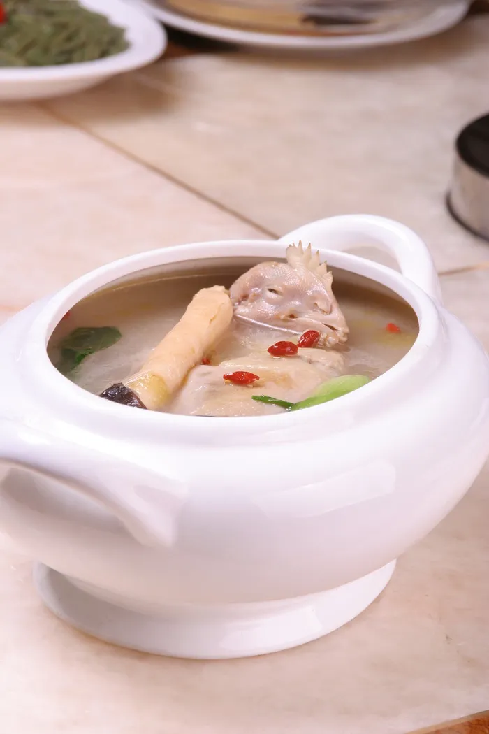 红参煲仔鸡-华谊楼
