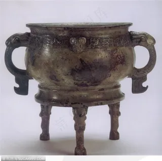 精美的青铜器三足盨