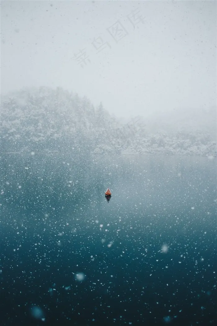 冬天下雪时的美景高清图片