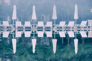 泳池休闲椅图片