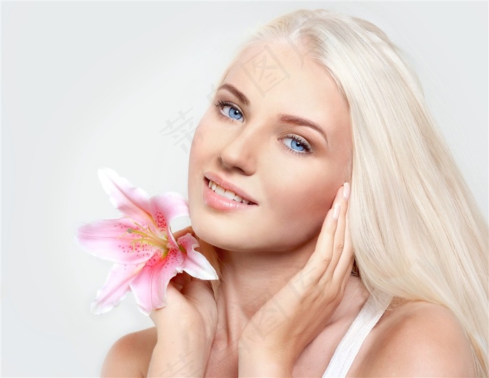 性感洗浴美女与花朵摄影