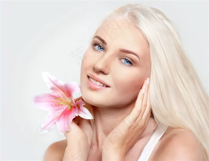 性感洗浴美女与花朵摄影