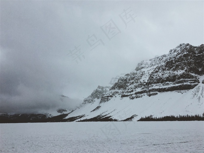 白雪皑皑的冬季素材图