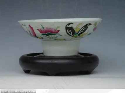 传统瓷器-蝴蝶花纹的瓷碗