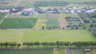 俯拍纵横交错田园风光