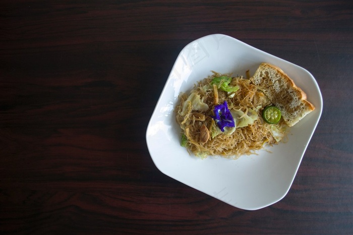 精美白盘子美食图片