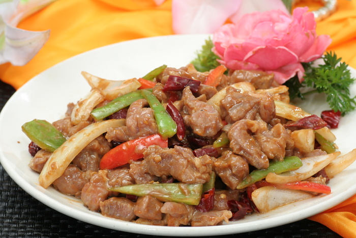 爆炒羊肉块 36元