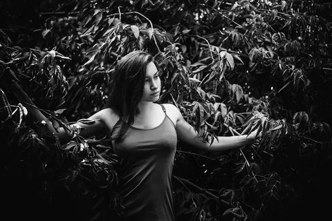 黑白成人性感美女图片 黑白成人性感美女图片